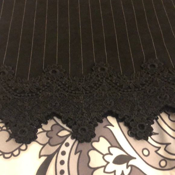 Pinstripe • Pencil skirt • lace hem - Picture 4 of 5